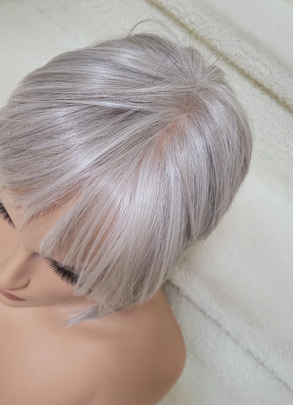 Stylish Short Layered Women's Wig in Grey  Platinum Smoke & Pet Free Home